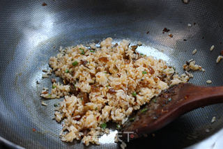 简单一碗饭,滋味不简单——榨菜蛋炒饭的做法步骤:7