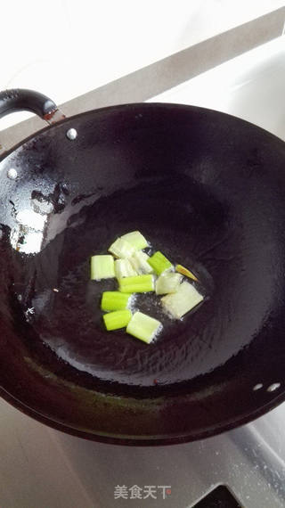 土豆芸豆烧肉片的做法步骤:2