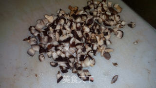 香菇鱿鱼糯米烧卖的做法步骤:4