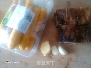 香蕉西葫芦炒腊肉的做法步骤:2