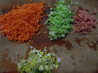 五彩黄金蛋炒饭的做法步骤:2