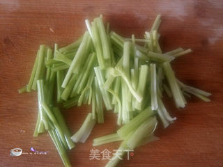 香蕉西葫芦炒腊肉的做法步骤:5