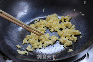 简单一碗饭,滋味不简单——榨菜蛋炒饭的做法步骤:3