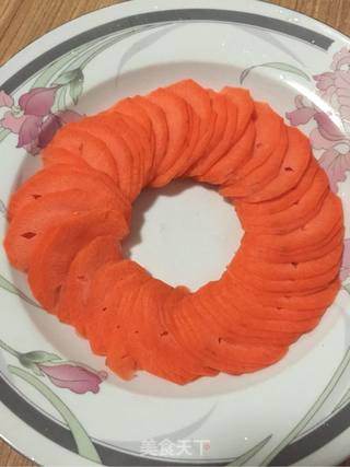 胡萝卜炒香肠的做法步骤：2