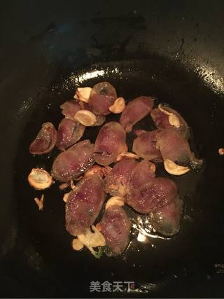 胡萝卜炒香肠的做法步骤：5