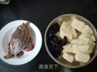 冻豆腐肓蟹煲的做法步骤：1