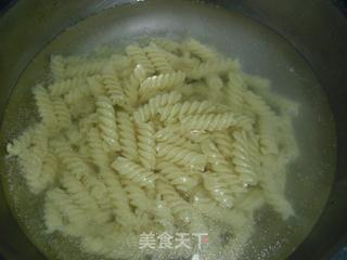 番茄肉酱炒意粉的做法步骤:4