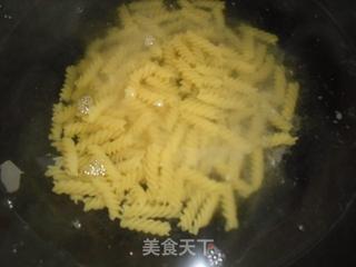 番茄肉酱炒意粉的做法步骤:3