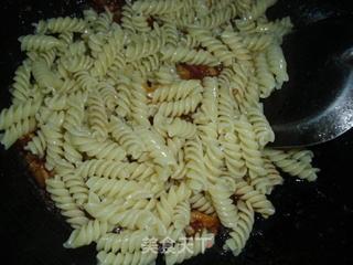 番茄肉酱炒意粉的做法步骤:10