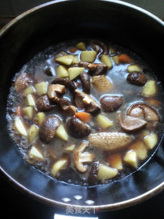 土豆鸡翅炖香菇的做法步骤:11