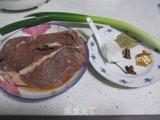 红烧牛肉的做法步骤：1