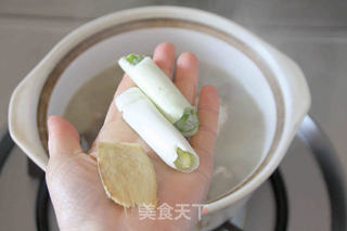 【鸭架煲萝卜汤】:两步熬出奶白色浓汤的做法步骤:6