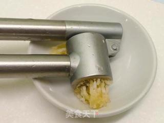 香蒜奶油鲑鱼《纸包鱼片4 》的做法步骤:2