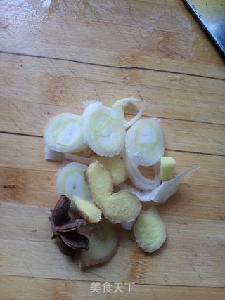 土豆鸡翅炖香菇的做法步骤:2