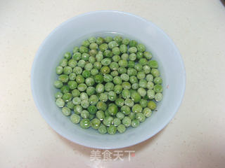 南瓜豌豆银耳羹的做法步骤:2