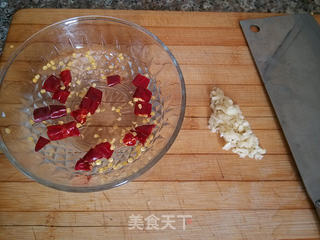 炝炒蒜蓉菠菜的做法步骤:2