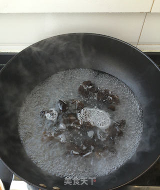 白菜木耳炒肉片的做法步骤:6