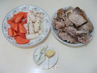 山药胡萝卜鸭架汤的做法步骤:3