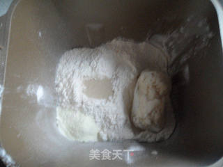 野葱香肠面包的做法步骤:2