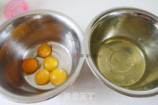 黄桃草莓裸蛋糕的做法步骤:2