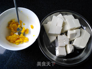 蟹黄豆腐的做法步骤:2