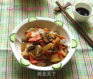 口蘑焖笋片的做法步骤:10