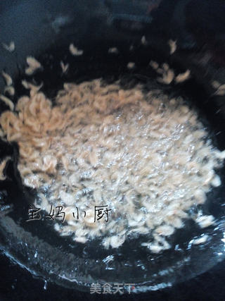 廉价养生快手菜 小葱炒虾皮的做法步骤:4