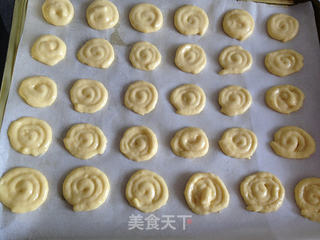 蛋黄小饼干的做法步骤:10