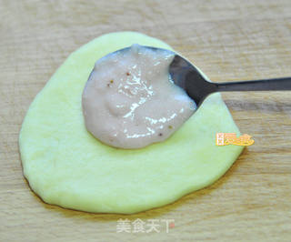 春天草莓季【浪漫草莓乳酪三角包】的做法步骤:3