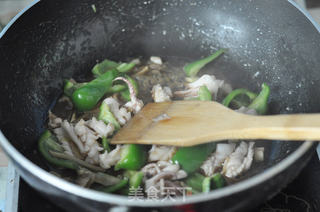 青椒鱿鱼卷的做法步骤:8