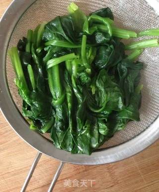 菠菜鸡蛋卷的做法步骤:2