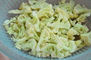 花菜炒肉的做法步骤:2