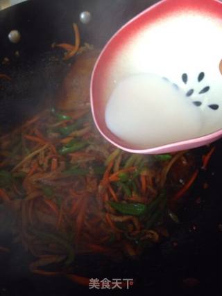 鱼香肉丝的做法步骤:13