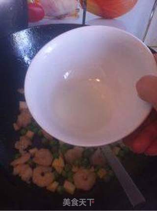 豌豆炒虾仁的做法步骤:14