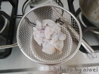 墨鱼仔炒香芹的做法步骤:3