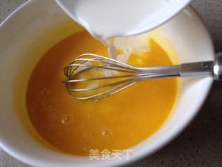 【杏仁蜂蜜戚风蛋糕】
的做法步骤:4