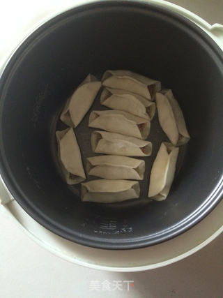西葫羊肉锅贴的做法步骤:17