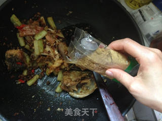 蔬炒风干鱼的做法步骤:10