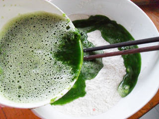 大眼蛙菜汁饼的做法步骤:5