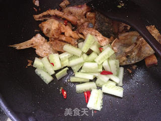 蔬炒风干鱼的做法步骤:7