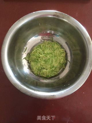 西葫羊肉锅贴的做法步骤:4
