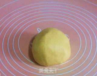 走进春天回忆妈妈的味道——双色荠菜锅贴的做法步骤：3