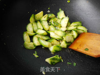 丝瓜炒油条的做法步骤:7