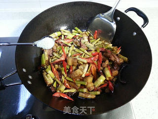 纠结美食减肥节奏=食肉族减肥的天堂五花肉烧春笋的做法步骤:24