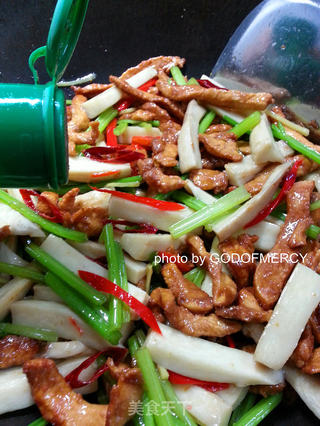 简单食材打造曼妙小狐仙=战胜脂肪鸡脯肉烩杏鲍菇 的做法步骤:19