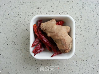 纠结美食减肥节奏=食肉族减肥的天堂五花肉烧春笋的做法步骤:2