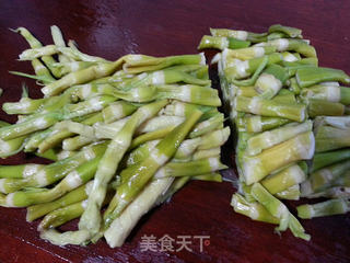 纠结美食减肥节奏=食肉族减肥的天堂五花肉烧春笋的做法步骤:7