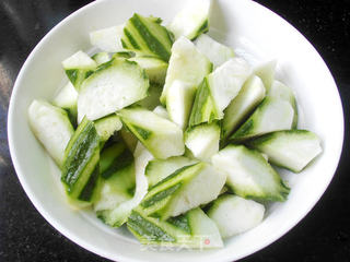 丝瓜炒油条的做法步骤:3