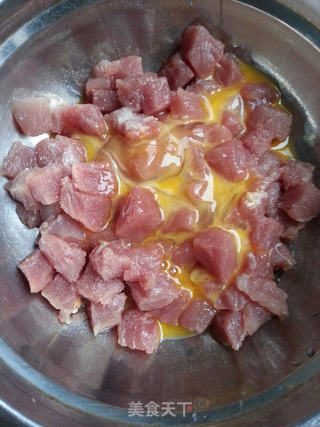 菠萝咕噜肉的做法步骤:2