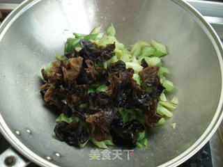 西芹炒木耳的做法步骤:5